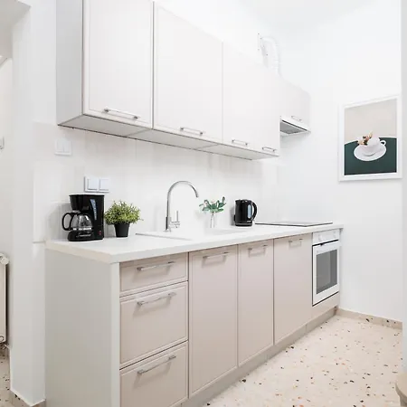 Retro Glamour With A Modern Edge - By Upstairs * Krakow