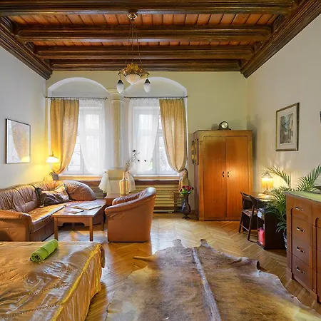 Knights&lords Apartment, Old Town Apartment