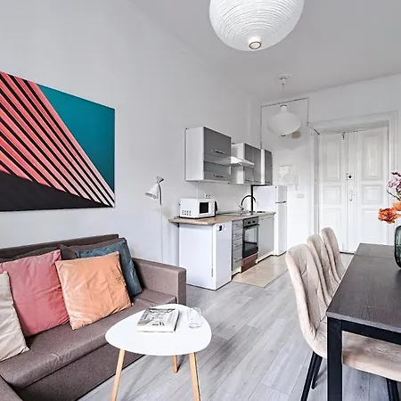 Urban Nest Gertrudy 7 *