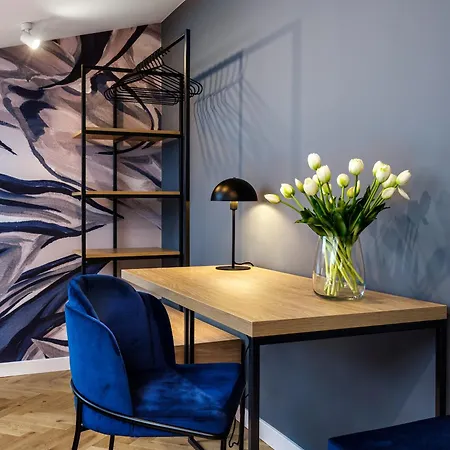 Tyzenhauz Siemiradzkiego Street Apartment