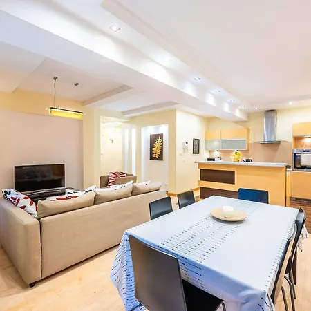Apartment And Specious Two Bedrooms In The Old Town *