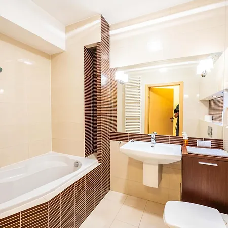 Apartment And Specious Two Bedrooms In The Old Town