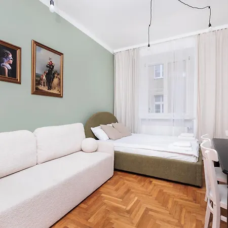 Retro Glamour With A Modern Edge - By Upstairs * Krakow
