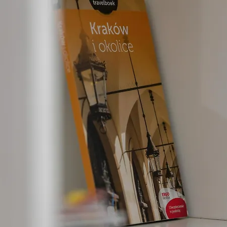 Przytulny Apartament Z Parkingiem I Biurkiem Przy Kazimierzu W Krakowie By Renters Krakow