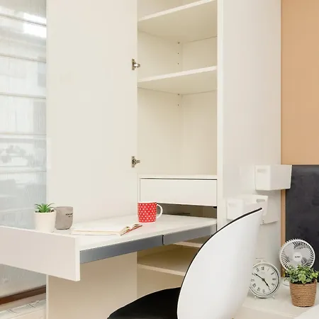 Przytulny Apartament Z Parkingiem I Biurkiem Przy Kazimierzu W Krakowie By Renters Krakow