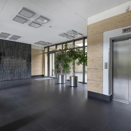 Przytulny Apartament Z Parkingiem I Biurkiem Przy Kazimierzu W Krakowie By Renters Apartment *