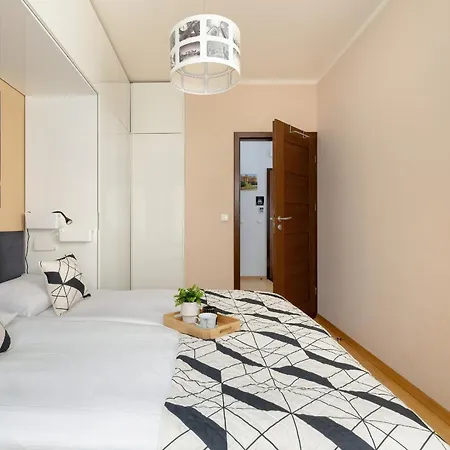 Przytulny Apartament Z Parkingiem I Biurkiem Przy Kazimierzu W Krakowie By Renters Apartment *