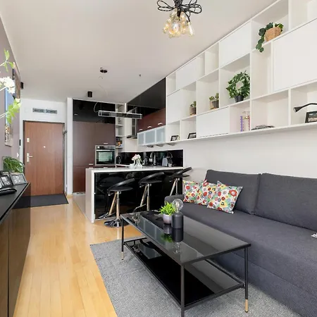 Przytulny Apartament Z Parkingiem I Biurkiem Przy Kazimierzu W Krakowie By Renters Apartment Krakow