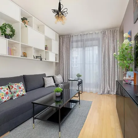 Przytulny Apartament Z Parkingiem I Biurkiem Przy Kazimierzu W Krakowie By Renters