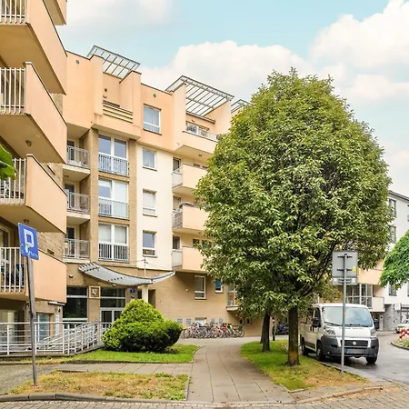 Przestronny W Krakowie Z Biurkiem, Parkingiem I Wanna By Renters Apartment