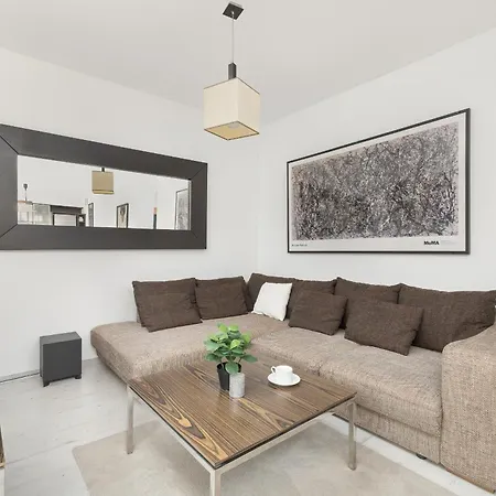 Apartment Przestronny W Krakowie Z Biurkiem, Parkingiem I Wanna By Renters *