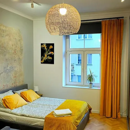 Stylish Art Free Parking Apartment