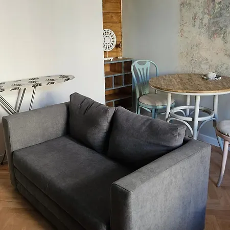 Stylish Art Free Parking Apartment