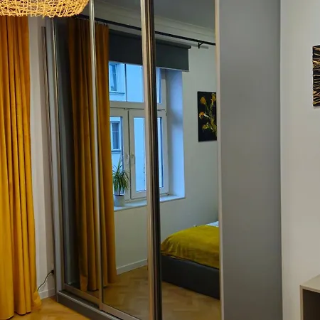 Stylish Art Free Parking Apartment *