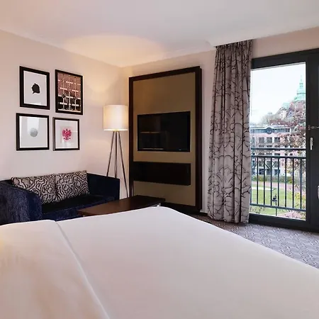 Sheraton Grand Hotel 5*