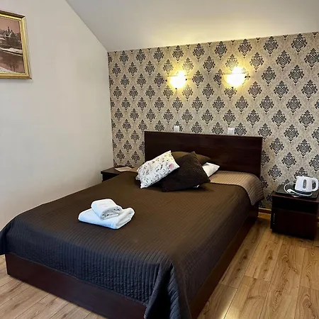 Hotel Dworek Złoty Róg I Restauracja 3*