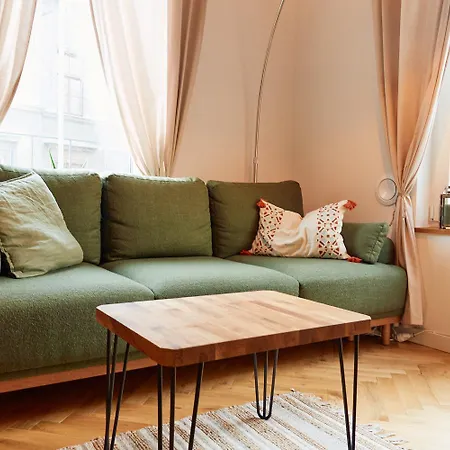 Tyzenhauz Siemiradzkiego Street Apartment