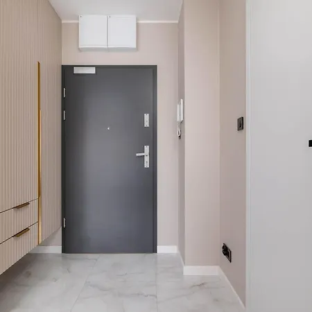 Prestizowy Parking I Biurko Do Pracy By Renters Apartment Krakow