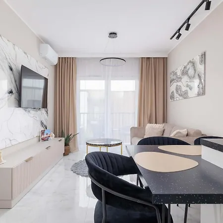 Apartment Prestizowy Parking I Biurko Do Pracy By Renters