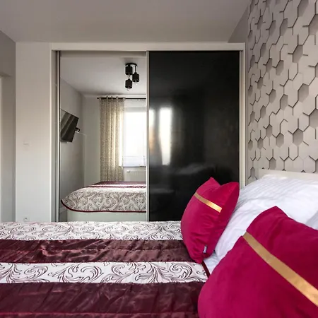 Cozy Red Rose Apartment, 2 Down Town Krakow