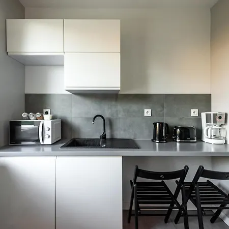 Cozy Red Rose Apartment, 2 Down Town Apartment