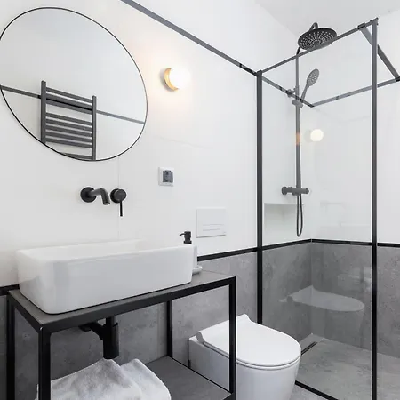 Main Square - Modern - 7 Gertrudy Street Apartment
