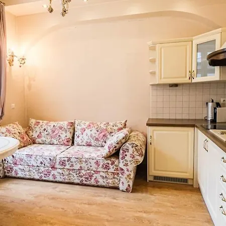 Romantic Free Parking Apartment