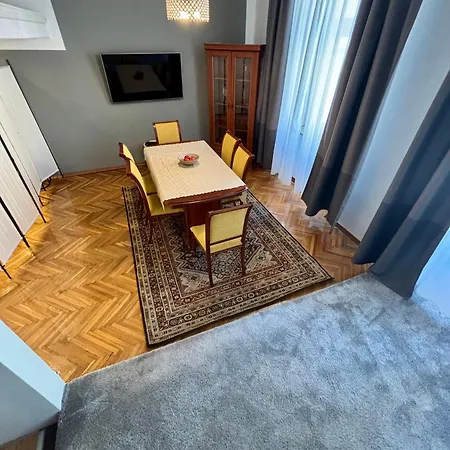 Vintage Senacka 3 Apartment *