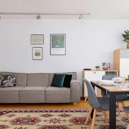 Przytulny I Przestronny W Krakowie Z Parkingiem Biurkiem I 2 Balkonami By Renters Apartment *