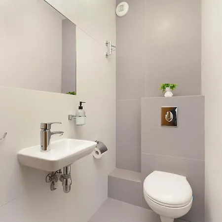 Grzegorzecka Family With Balcony & Parking Cracow By Renters *