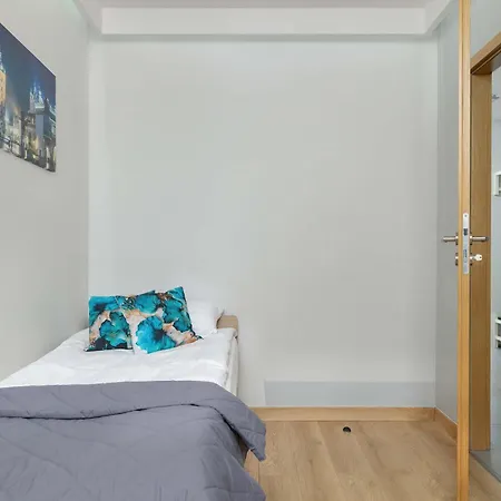 Apartment Grzegorzecka Family With Balcony & Parking Cracow By Renters Krakow