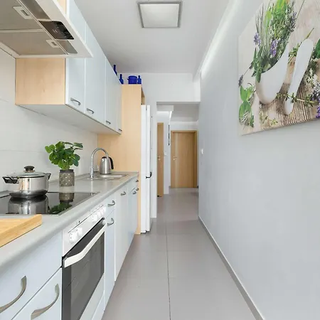 Grzegorzecka Family With Balcony & Parking Cracow By Renters Krakow
