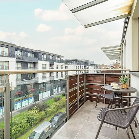 Grzegorzecka Family With Balcony & Parking Cracow By Renters Apartment