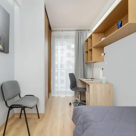 Grzegorzecka Family With Balcony & Parking Cracow By Renters Apartment *