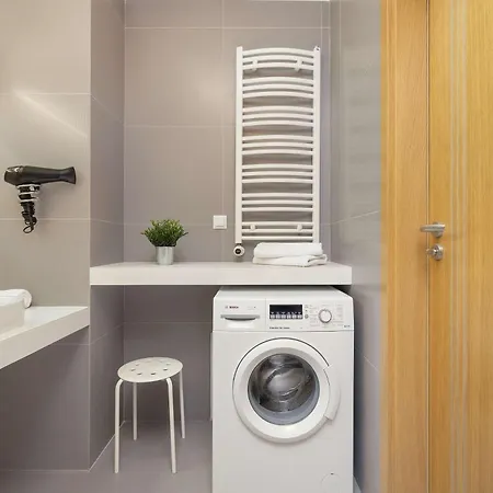 Grzegorzecka Family With Balcony & Parking Cracow By Renters
