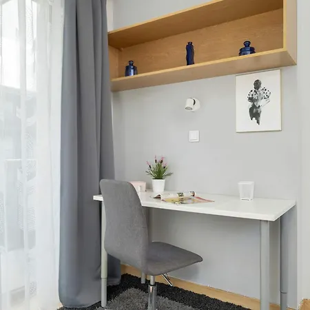 Grzegorzecka Family With Balcony & Parking Cracow By Renters Apartment