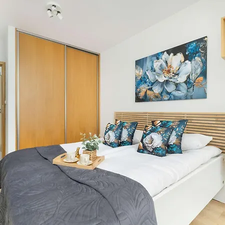 Apartment Grzegorzecka Family With Balcony & Parking Cracow By Renters Krakow