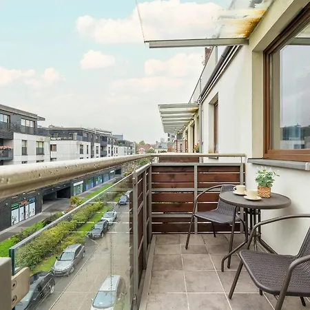 Grzegorzecka Family With Balcony & Parking Cracow By Renters Apartment