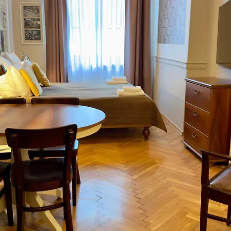 Scharffenberg Main Square Apartment *