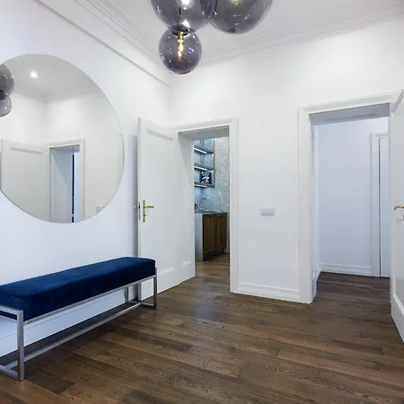 Apartment Tyzenhauz Grand