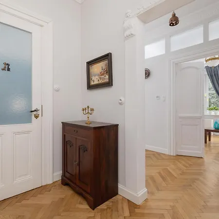 2 Bedroom - Sereno Fenn'a 5 Street Apartment *