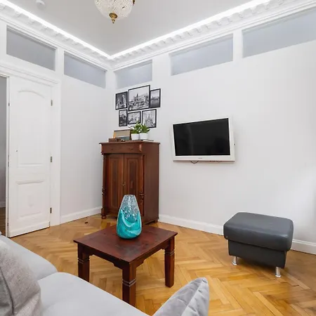 2 Bedroom - Sereno Fenn'a 5 Street Apartment *
