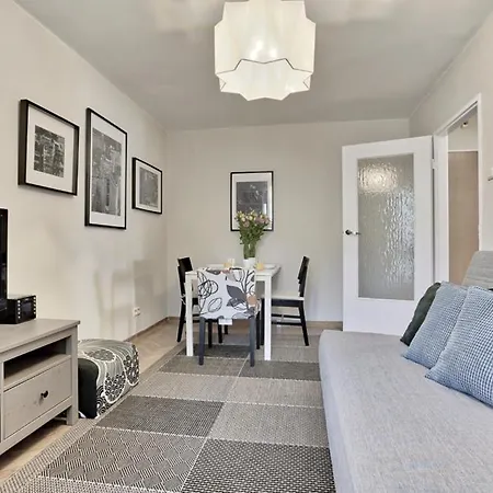Tyzenhauz Lobzowska Street Apartment Krakow