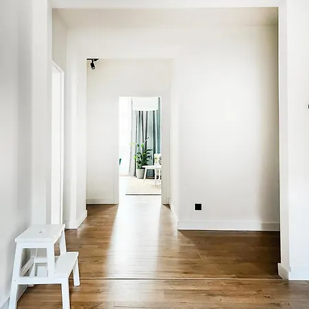 Beautiful For 8 People In Cracow's Heart Apartment