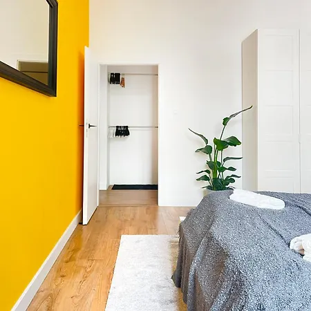 Beautiful For 8 People In Cracow's Heart Apartment *