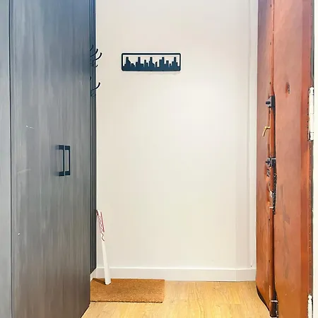 Beautiful For 8 People In Cracow's Heart Apartment