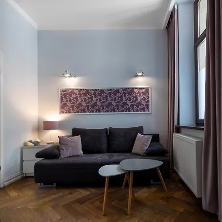 Antique Old Town Apartamento *