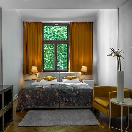 Antique Old Town Apartamento *