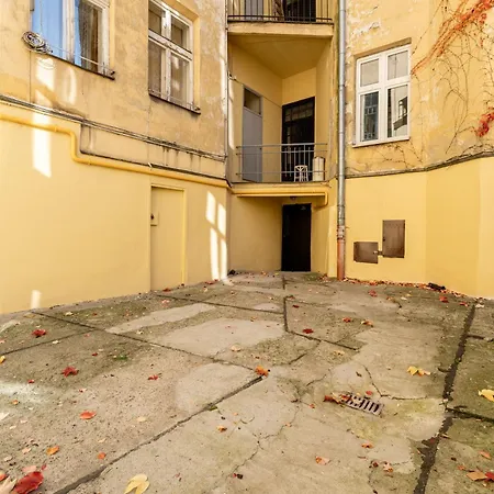 Main Square Homely Apartment