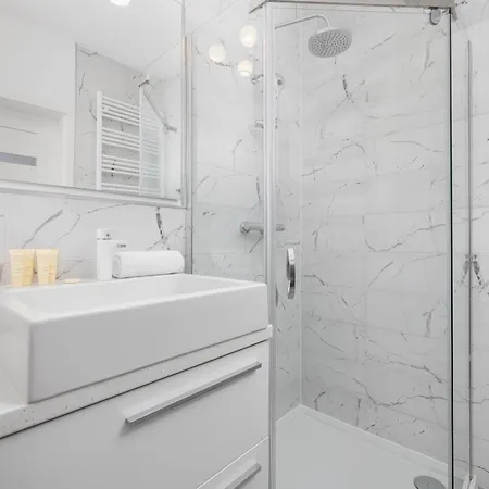 Apartment Modern With Parking Near Tauron Arena By Renters Krakow